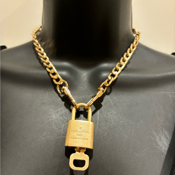 Louis Vuitton padlock with key in necklace 🔐{#320} - Picture 1 of 12